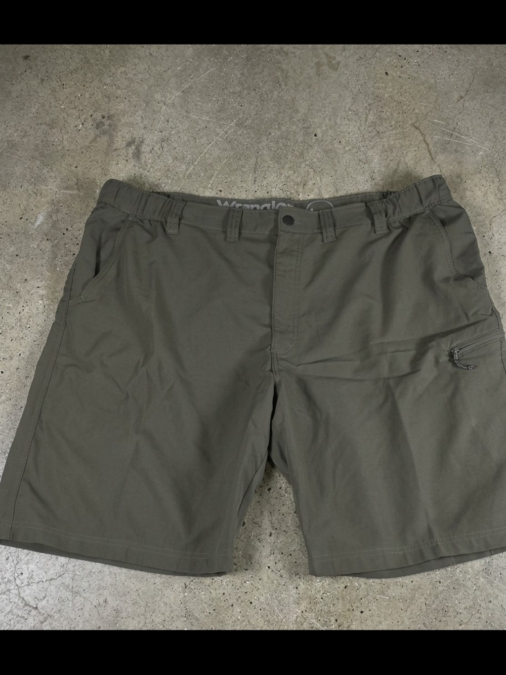 Wrangler Men's Olive Utility Hybrid Shorts Size 44